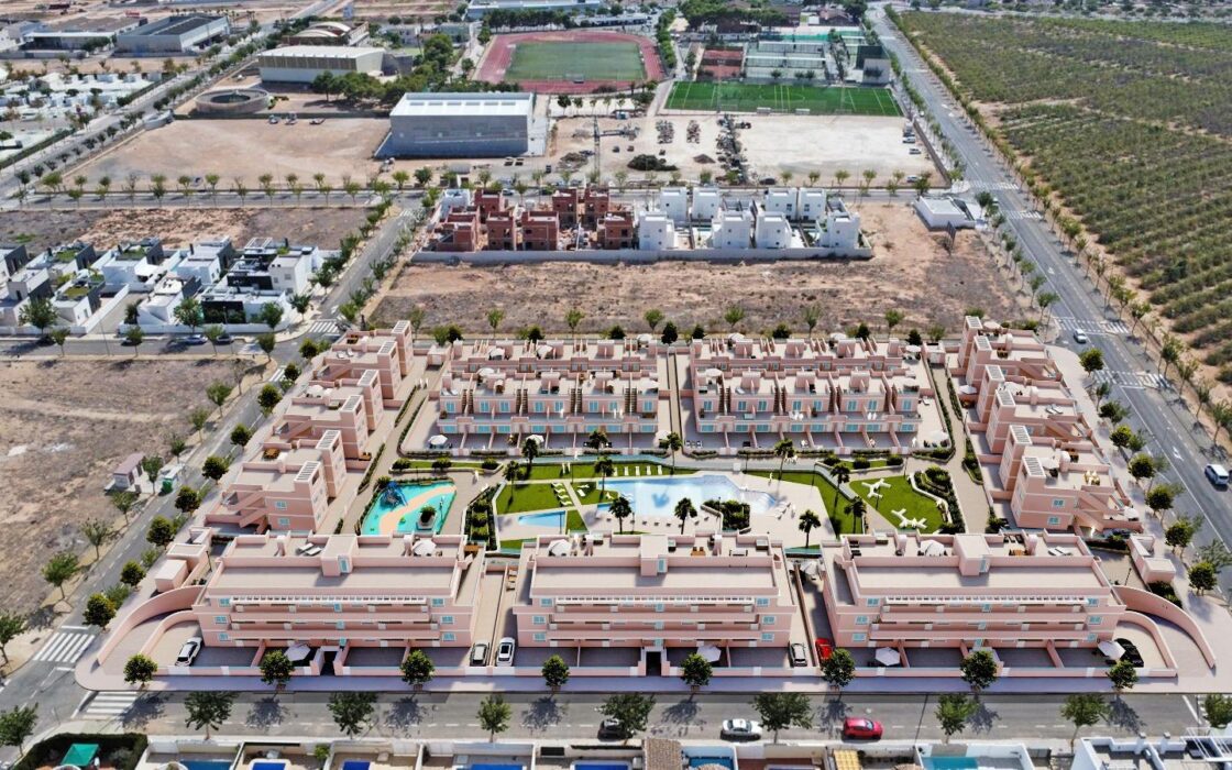 Апартаменты 100 кв.м в Пилар де ла Орадада у моря