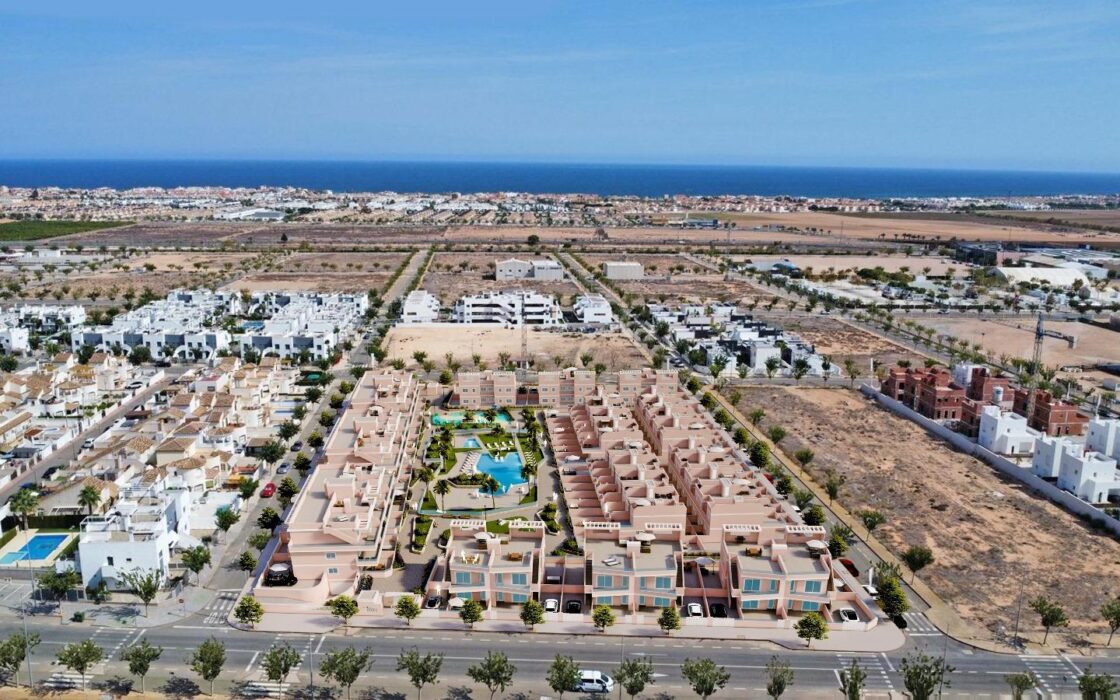 Апартаменты 100 кв.м в Пилар де ла Орадада у моря