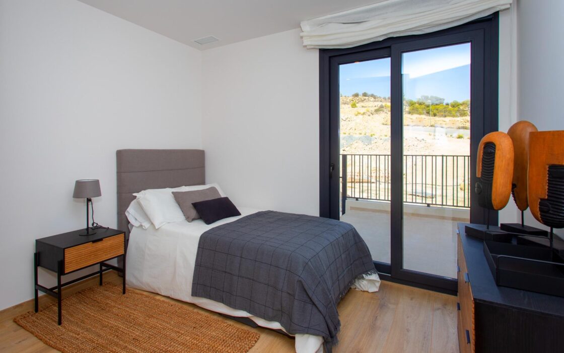 Дуплекс 146 кв.м в Монфорте-дель-Сид с террасой у моря