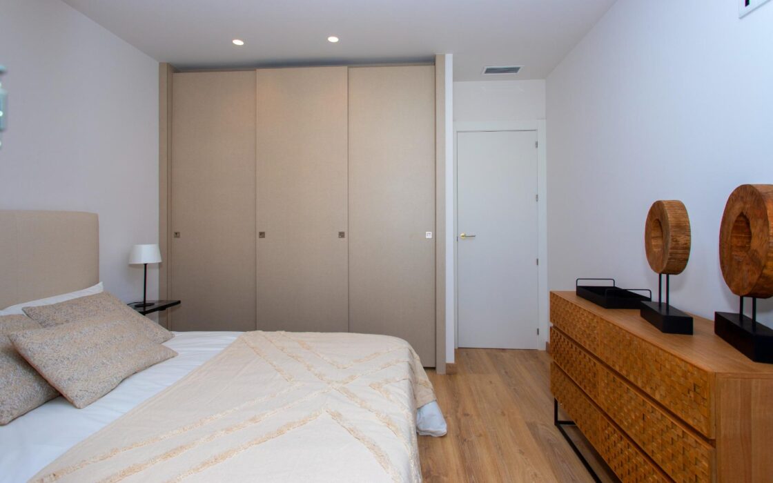 Дуплекс 146 кв.м в Монфорте-дель-Сид с террасой у моря