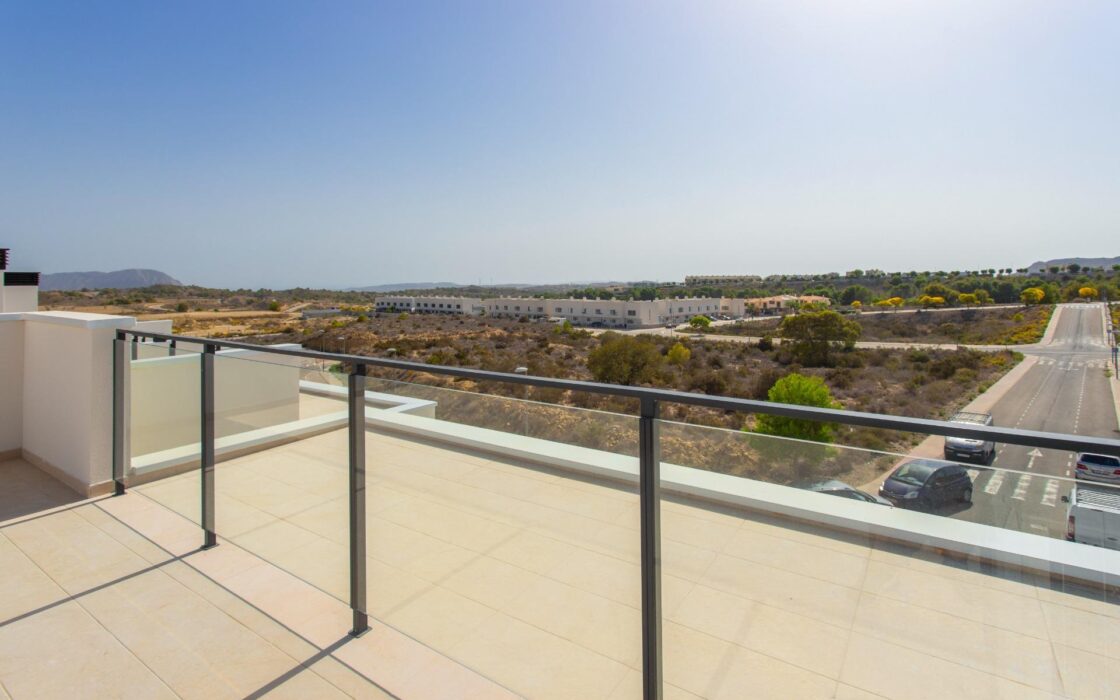 Дуплекс 146 кв.м в Монфорте-дель-Сид с террасой у моря