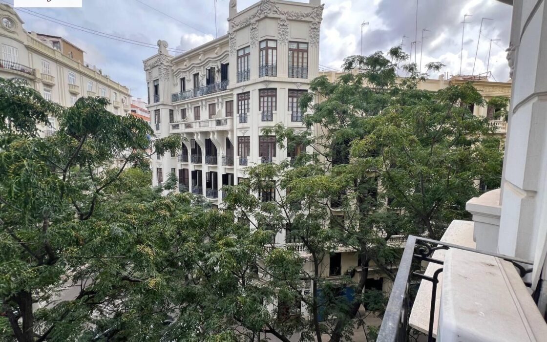 Квартира 129 кв.м с 4 спальнями в центре Валенсии