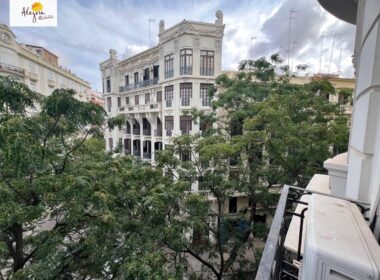 Квартира 129 кв.м с 4 спальнями в центре Валенсии