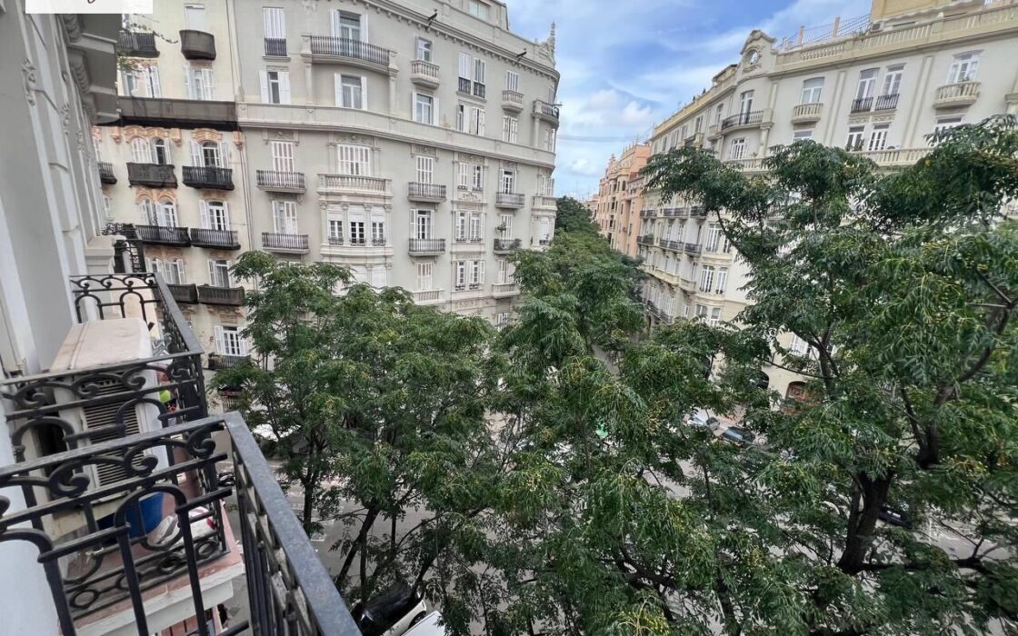 Квартира 129 кв.м с 4 спальнями в центре Валенсии