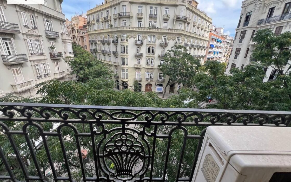 Квартира 129 кв.м с 4 спальнями в центре Валенсии