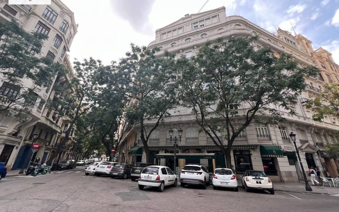 Квартира 129 кв.м с 4 спальнями в центре Валенсии