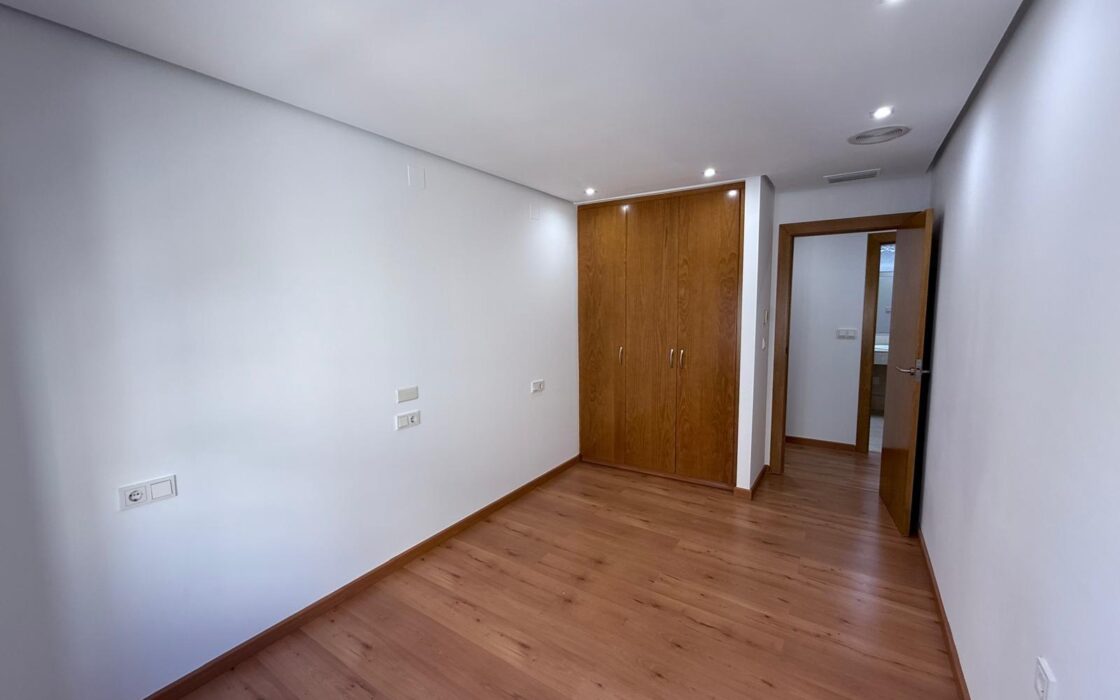 Апартаменты в Торревьехе 137 кв.м с террасой у моря