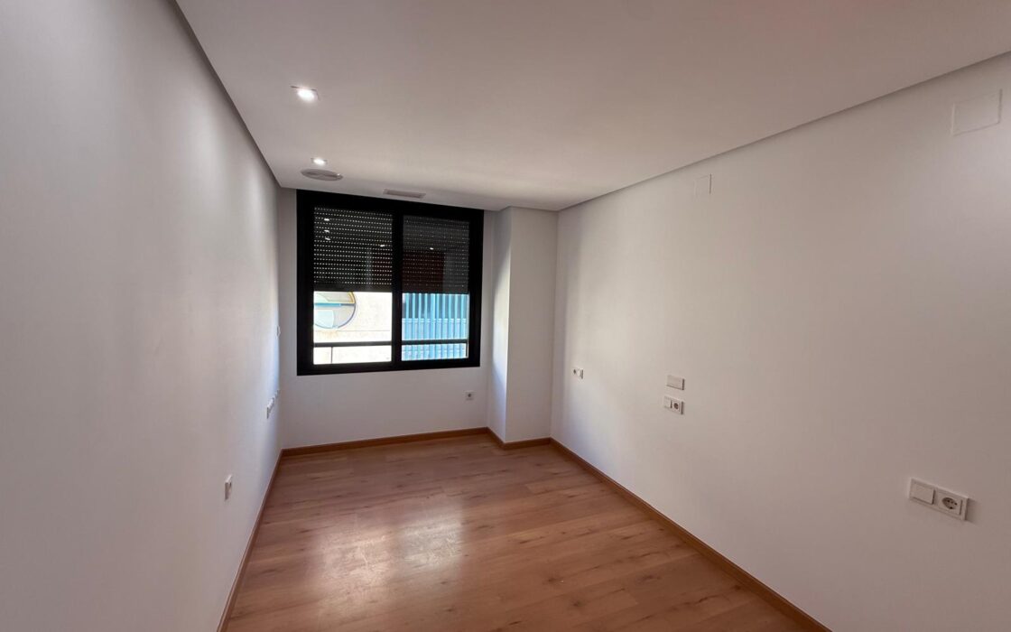 Апартаменты в Торревьехе 137 кв.м с террасой у моря