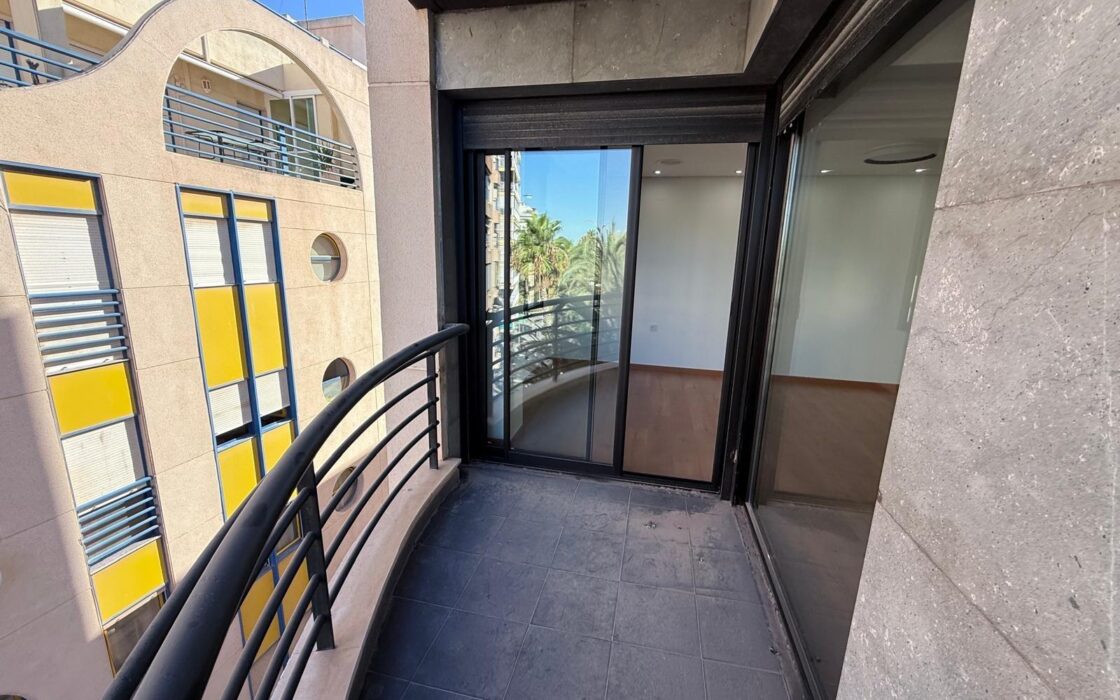 Апартаменты в Торревьехе 137 кв.м с террасой у моря