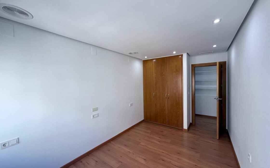 Апартаменты в Торревьехе 137 кв.м с террасой у моря