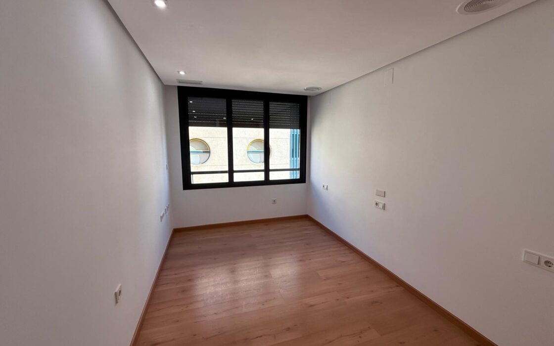 Апартаменты в Торревьехе 137 кв.м с террасой у моря