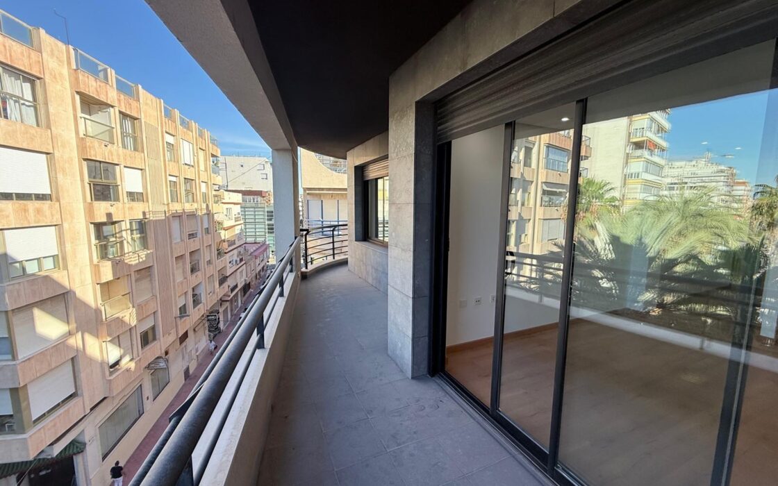 Апартаменты в Торревьехе 137 кв.м с террасой у моря