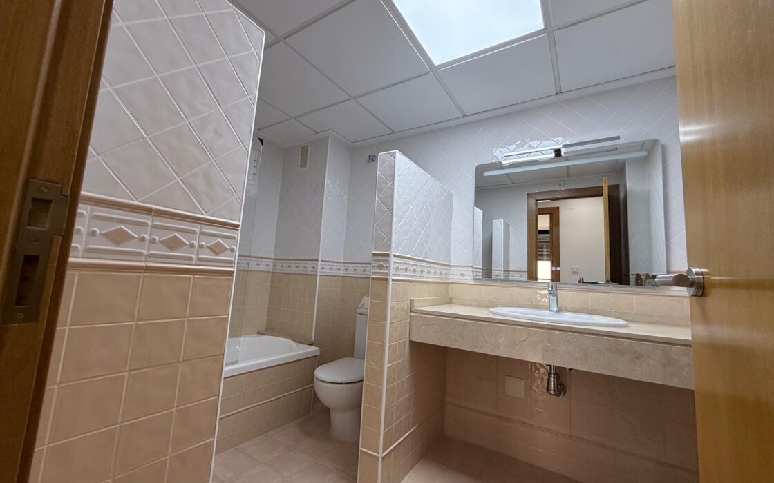 Апартаменты в Торревьехе 137 кв.м с террасой у моря