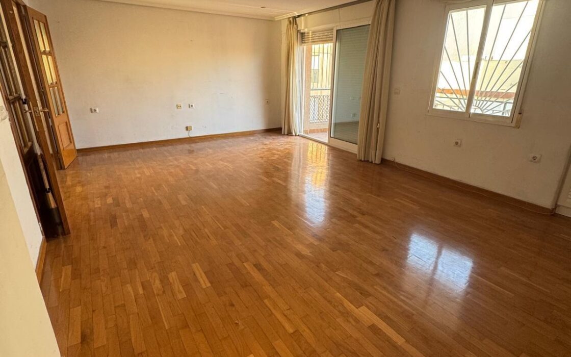 Апартаменты в Торревьехе 121 кв.м с террасой у моря