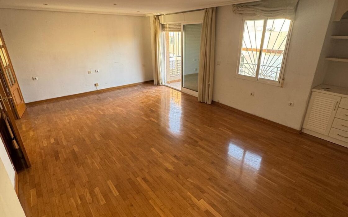 Апартаменты в Торревьехе 121 кв.м с террасой у моря