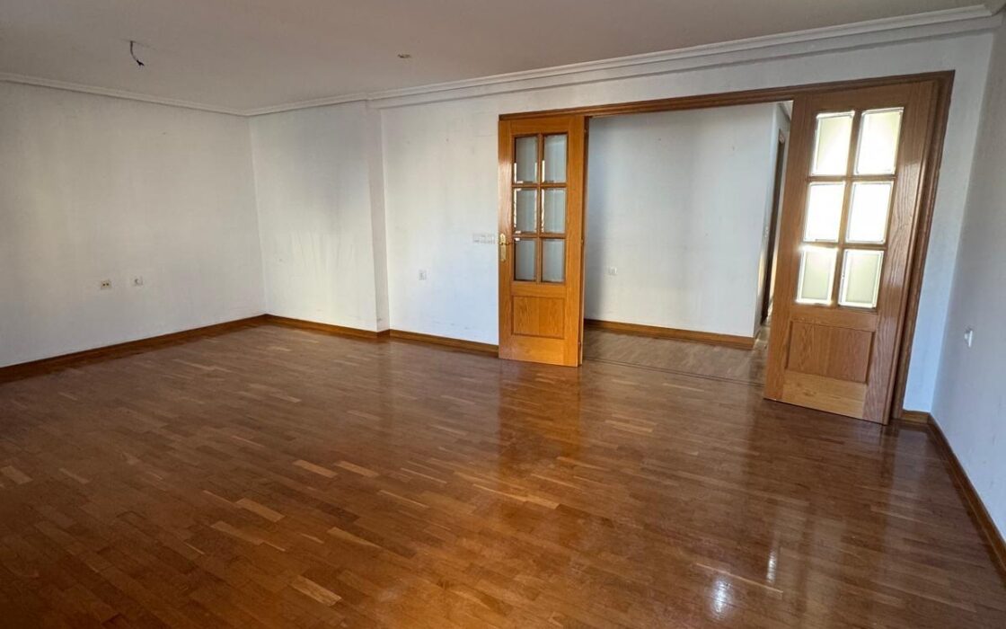 Апартаменты в Торревьехе 121 кв.м с террасой у моря