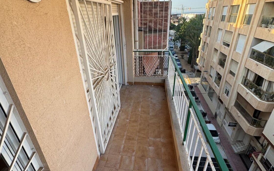 Апартаменты в Торревьехе 121 кв.м с террасой у моря