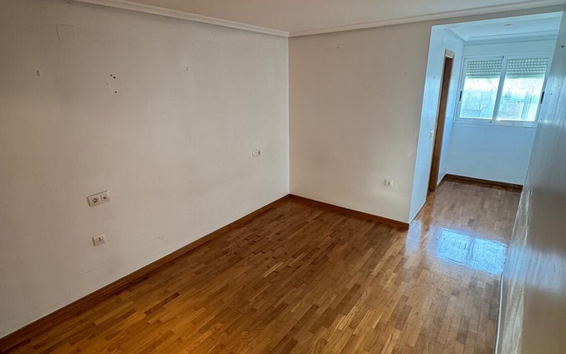 Апартаменты в Торревьехе 121 кв.м с террасой у моря