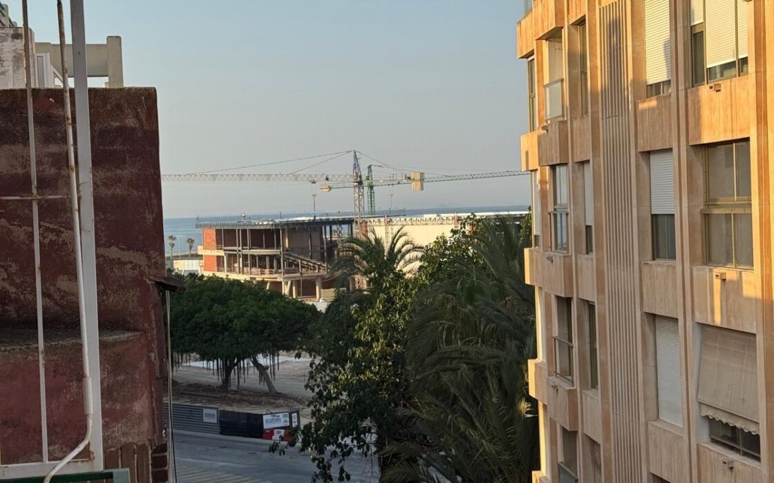 Апартаменты в Торревьехе 121 кв.м с террасой у моря