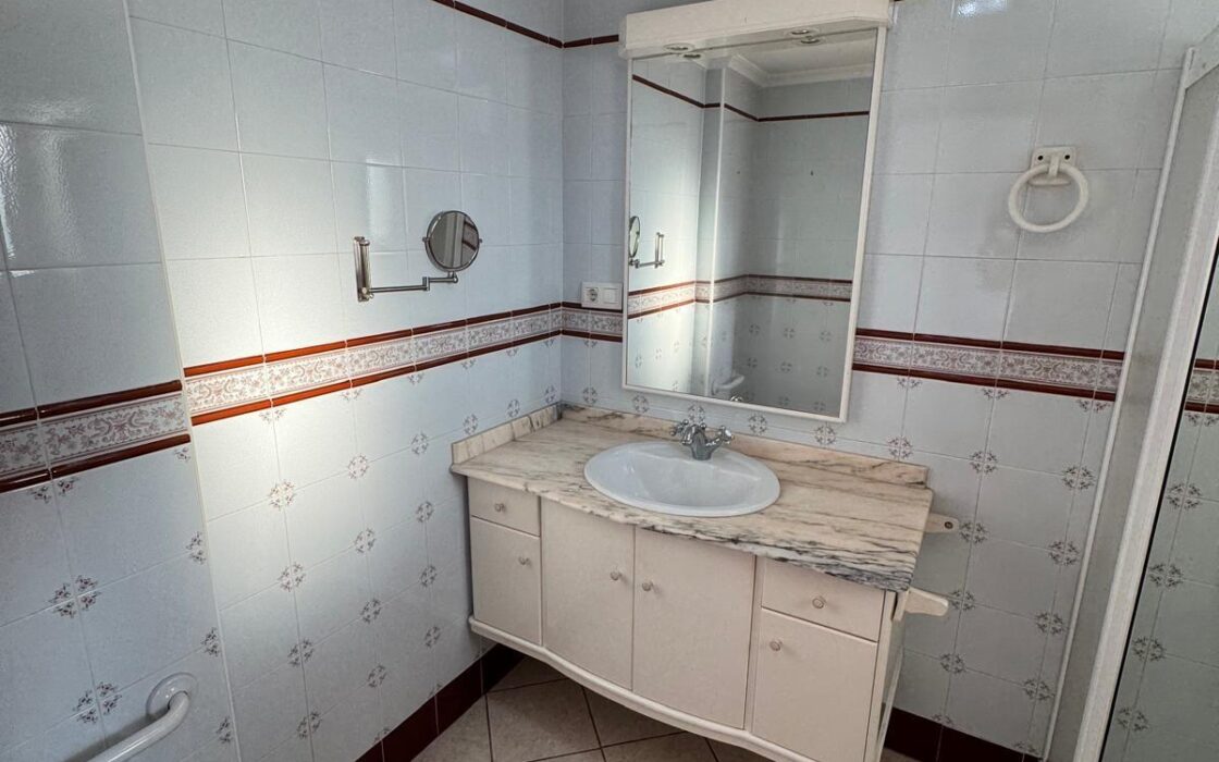 Апартаменты в Торревьехе 121 кв.м с террасой у моря