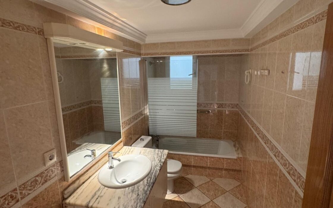 Апартаменты в Торревьехе 121 кв.м с террасой у моря