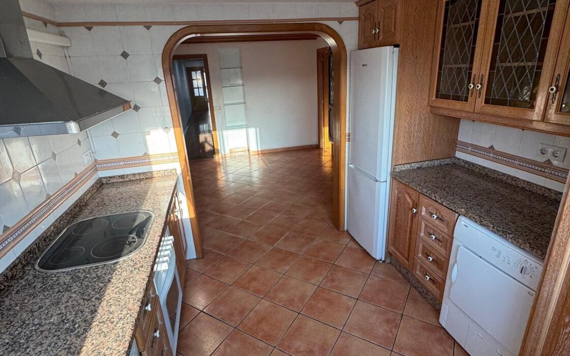 Апартаменты в Торревьехе 121 кв.м с террасой у моря