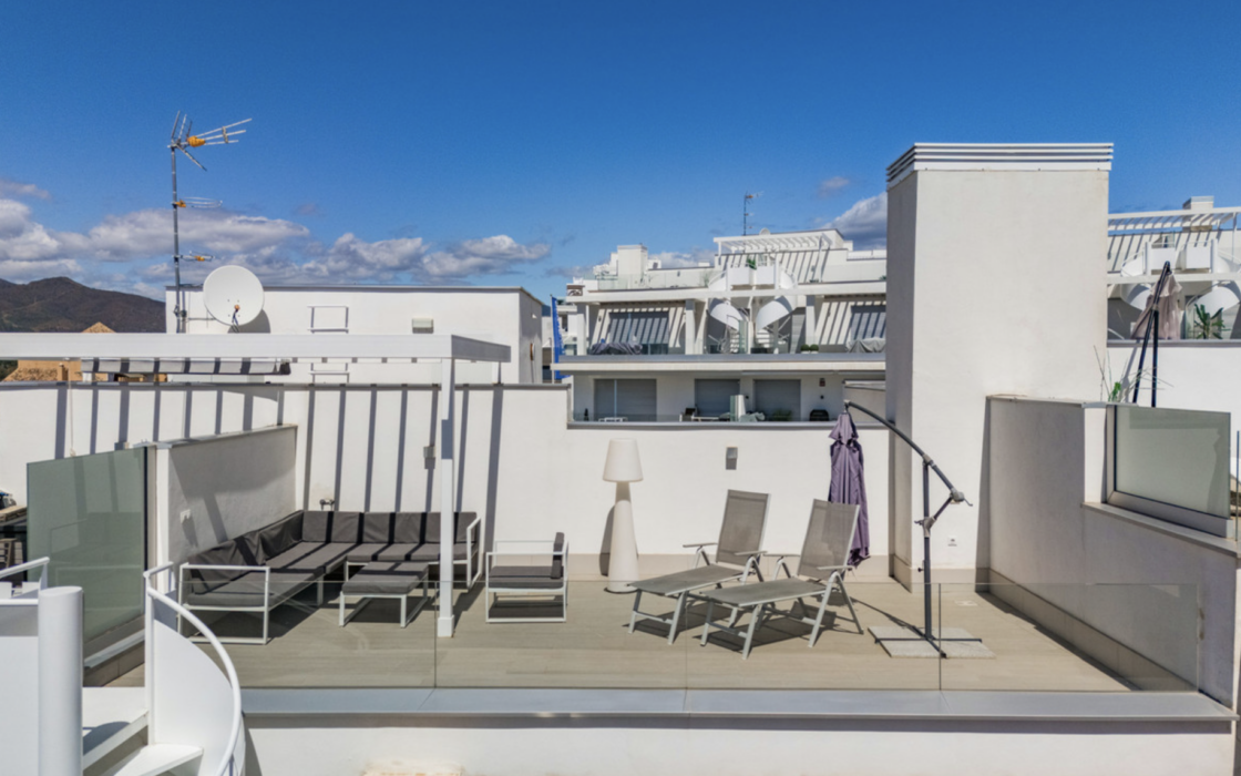 Дуплекс-пентхаус в Новій Золотій Мілі з видом на море