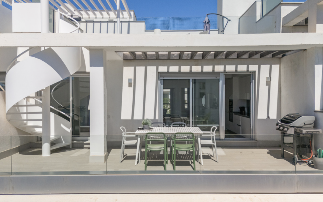 Дуплекс-пентхаус в Новій Золотій Мілі з видом на море