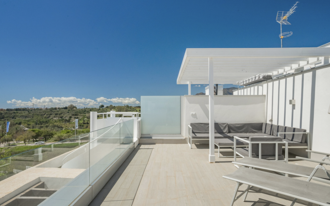 Дуплекс-пентхаус в Новій Золотій Мілі з видом на море