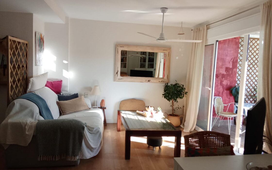 Апартамент 74 кв.м з терасою в Аліканте біля моря