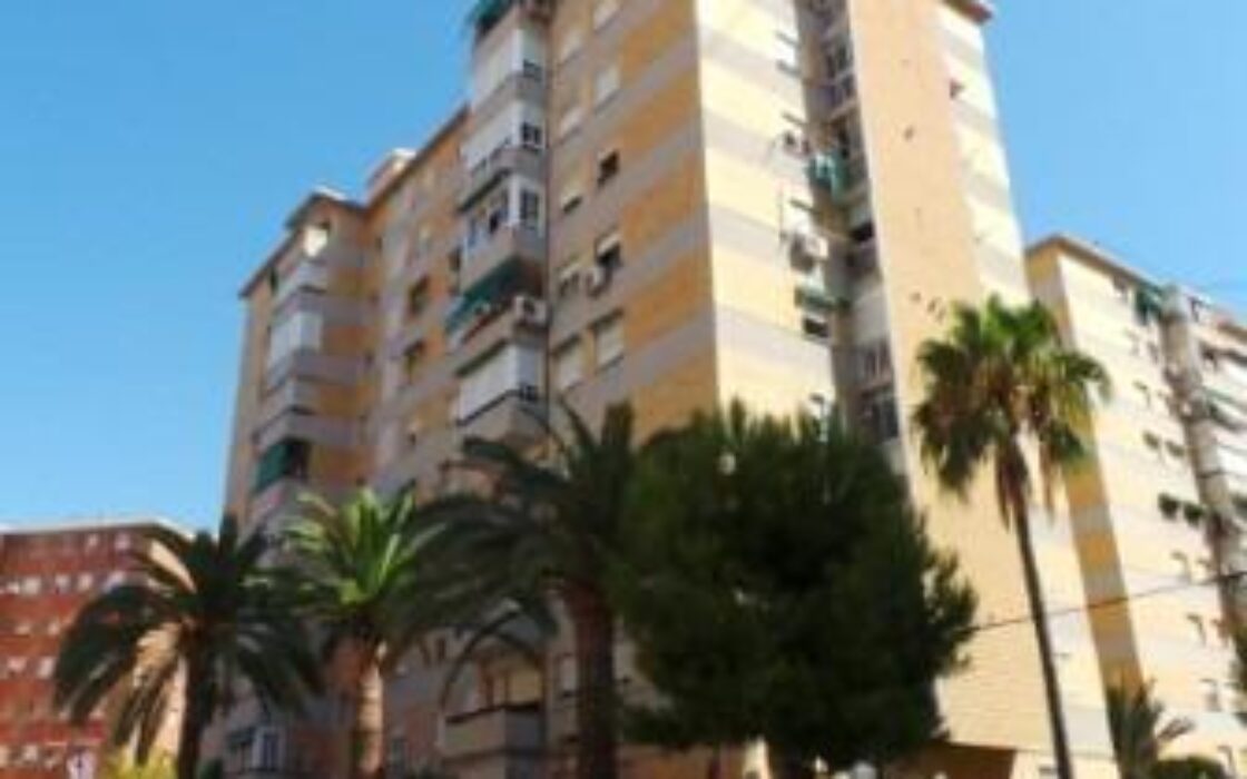 Апартамент 74 кв.м з терасою в Аліканте біля моря