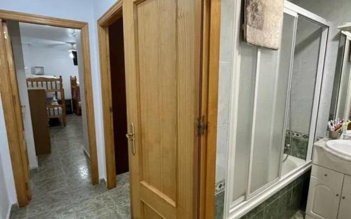 Апартаменты 60 кв.м в Торревьехе с 2 спальнями у моря