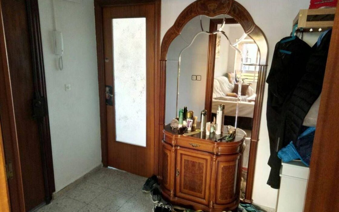 Апартаменты 98 кв.м в Аликанте с террасой и 4 комнатами