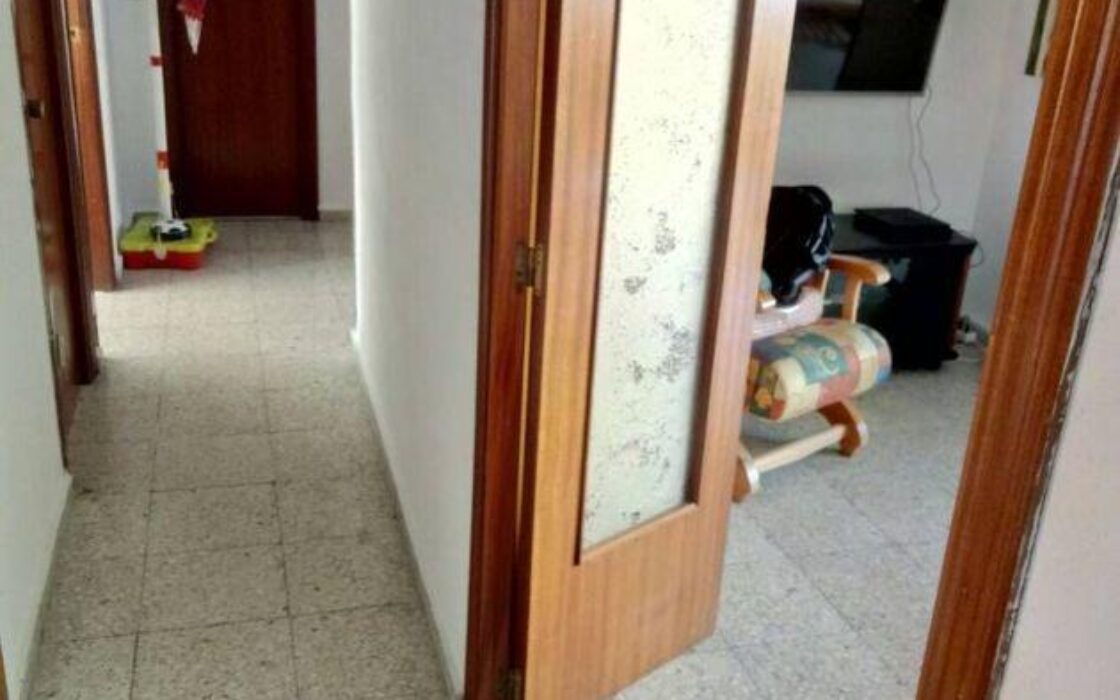 Апартаменты 98 кв.м в Аликанте с террасой и 4 комнатами