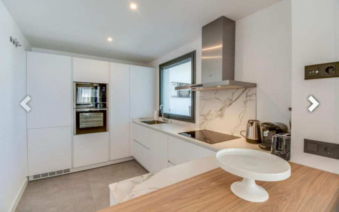 Пентхаус-дуплекс в Эстепоне с террасой 165 кв.м