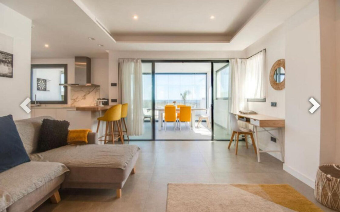 Пентхаус-дуплекс в Эстепоне с террасой 165 кв.м