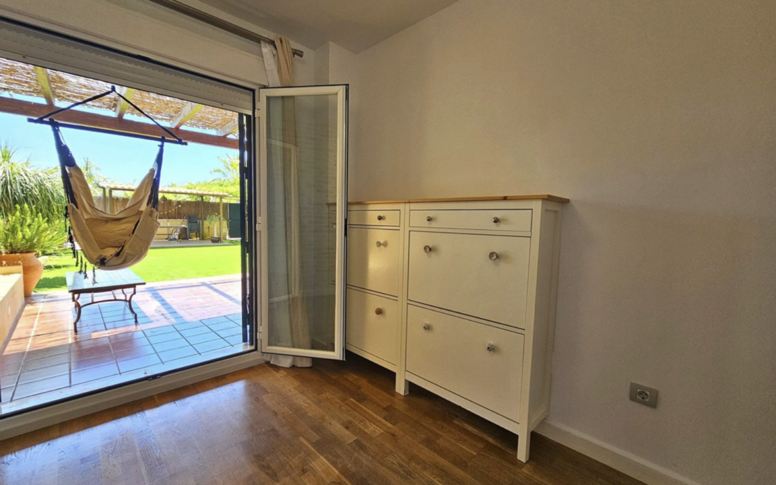 Двокімнатна квартира з великим садом в Естепоні 94 кв.м