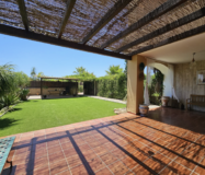 Двокімнатна квартира з великим садом в Естепоні 94 кв.м