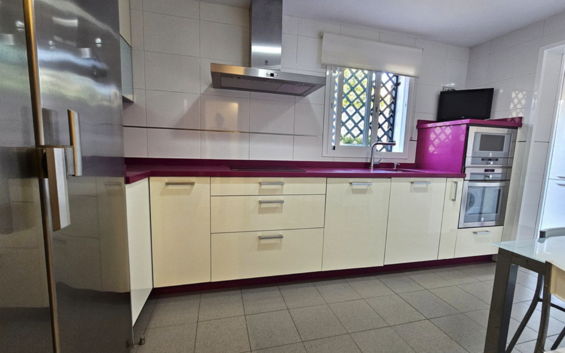 Двокімнатна квартира з великим садом в Естепоні 94 кв.м