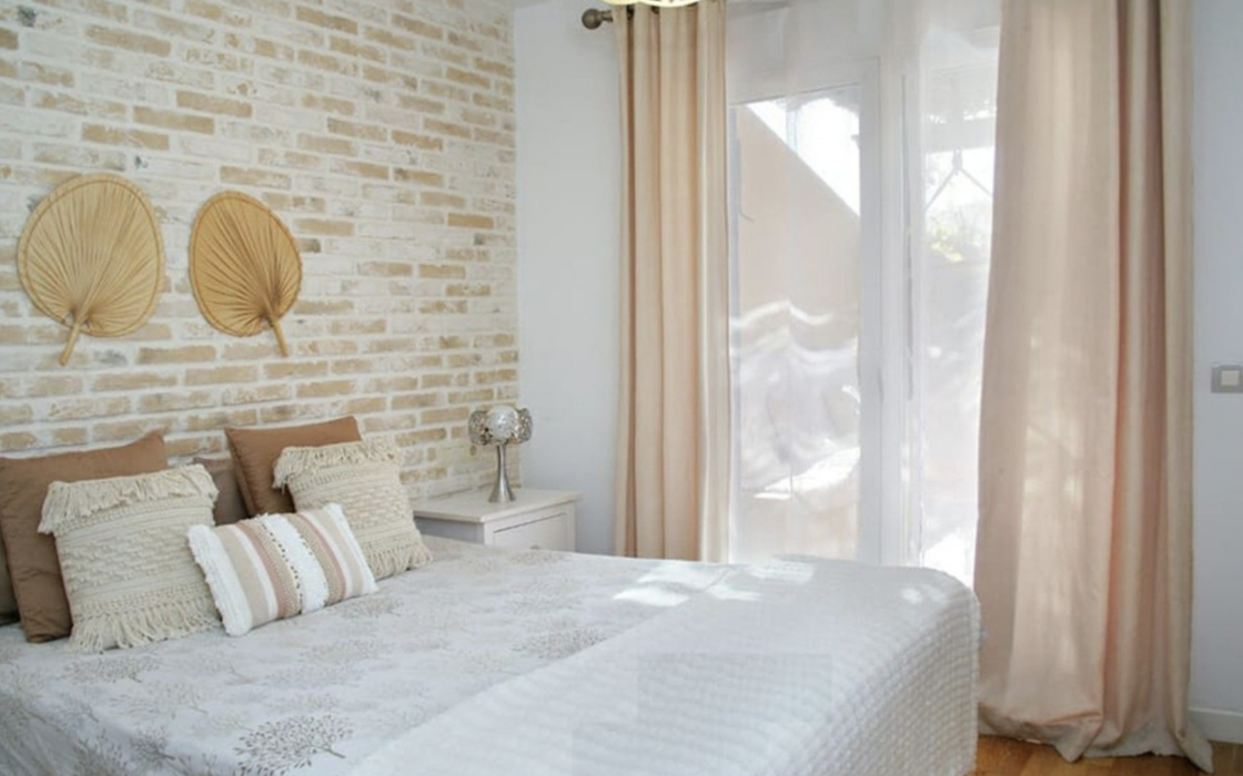 Двокімнатна квартира з великим садом в Естепоні 94 кв.м