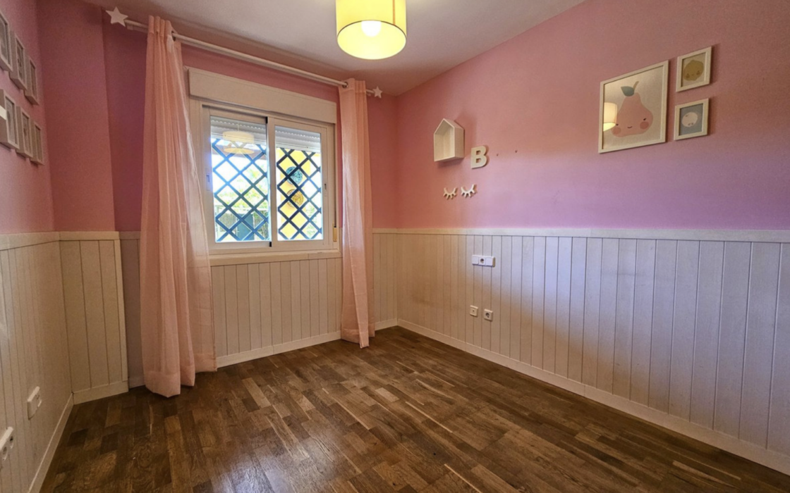 Двокімнатна квартира з великим садом в Естепоні 94 кв.м