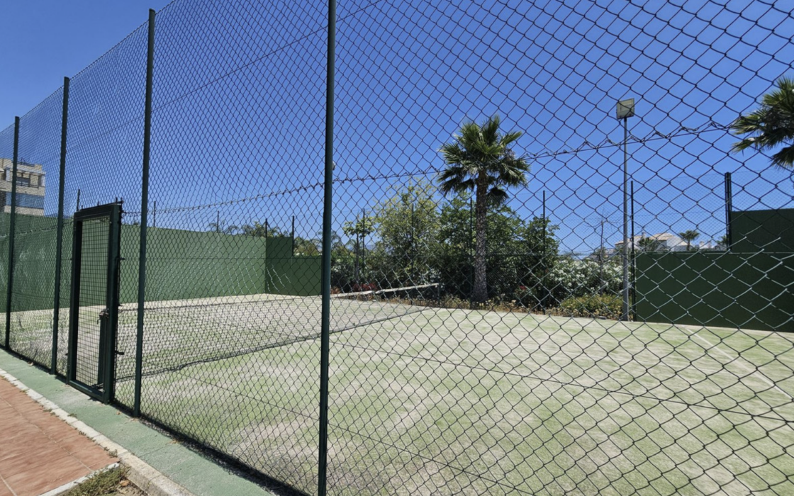 Двокімнатна квартира з великим садом в Естепоні 94 кв.м