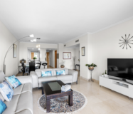 Двухкомнатные апартаменты с террасой в Эстепоне у моря