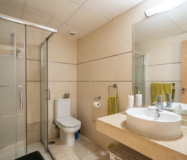 Двухкомнатные апартаменты с террасой в Эстепоне у моря