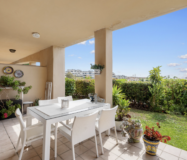 Двухкомнатные апартаменты с террасой в Эстепоне у моря