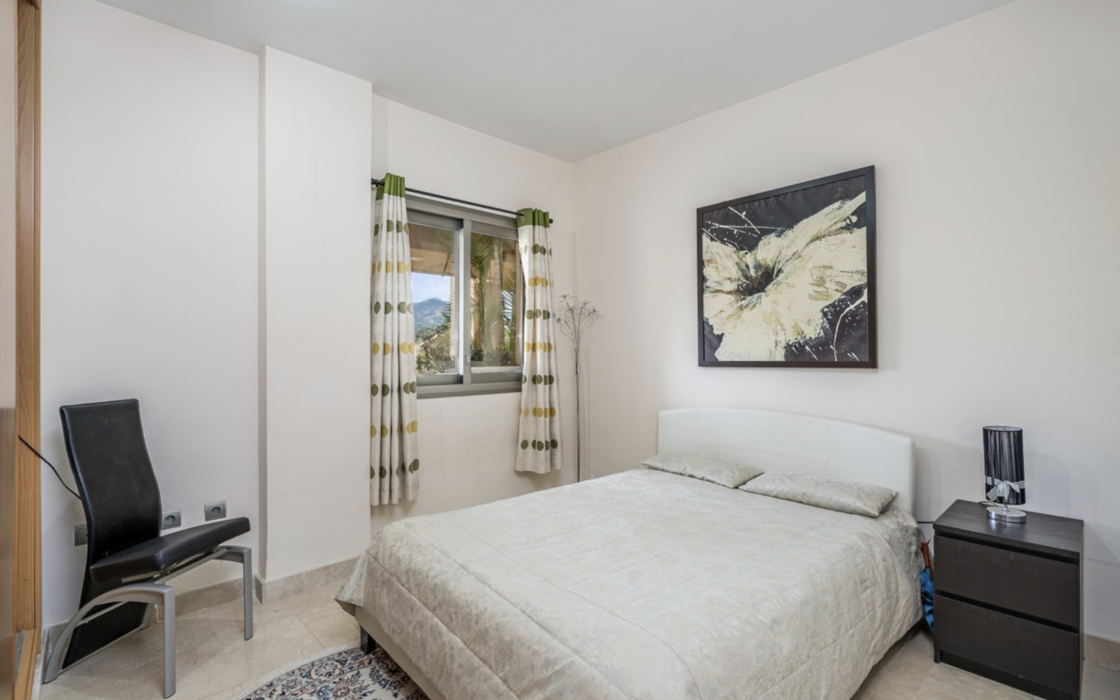 Двухкомнатные апартаменты с террасой в Эстепоне у моря