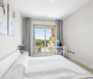 Двухкомнатные апартаменты с террасой в Эстепоне у моря