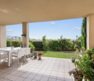 Двухкомнатные апартаменты с террасой в Эстепоне у моря