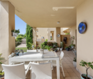 Двухкомнатные апартаменты с террасой в Эстепоне у моря