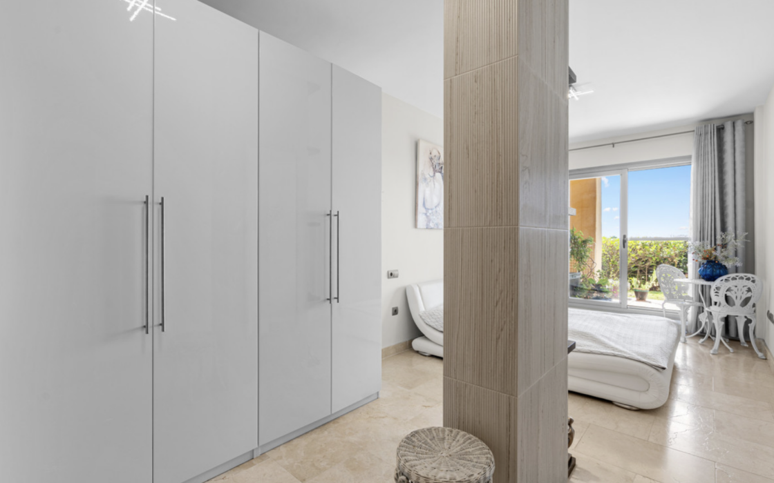 Двухкомнатные апартаменты с террасой в Эстепоне у моря